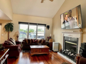 3 Bed, 2 Bath, House on Canal - Boat Well Included